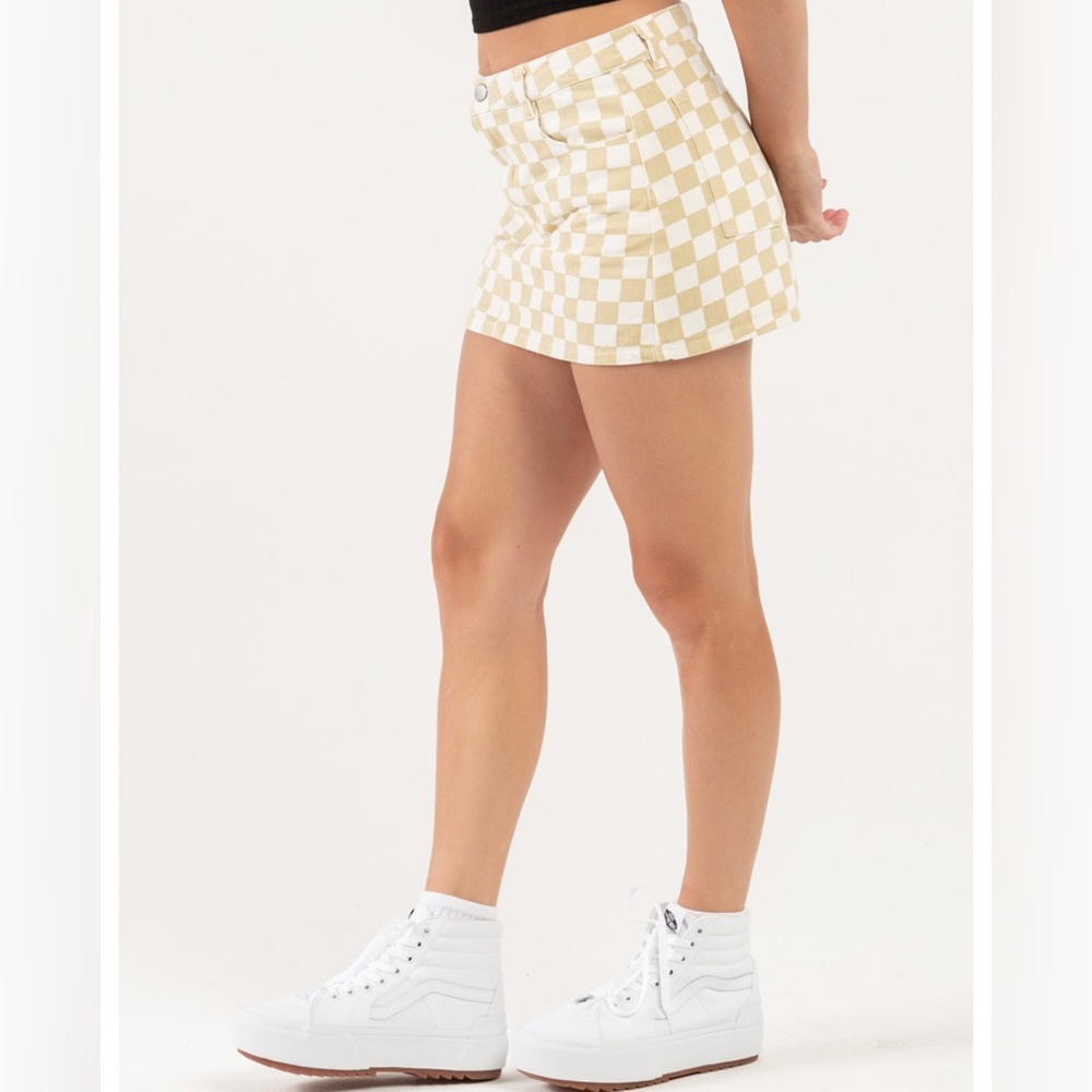 NWT Tilly’s mini skirt - Picture 2 of 9